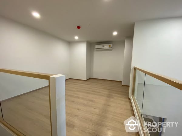 room interior of Life Rama 4 – Asoke