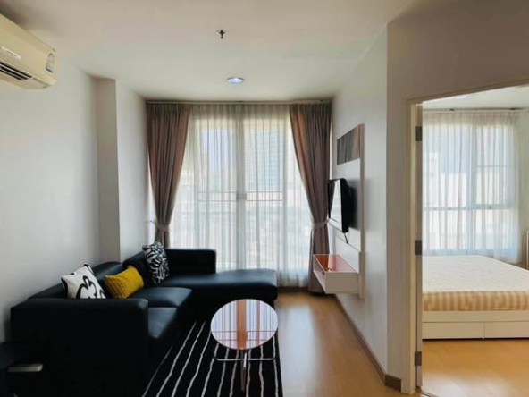 bedroom and living room of Life @ Sukhumvit 65