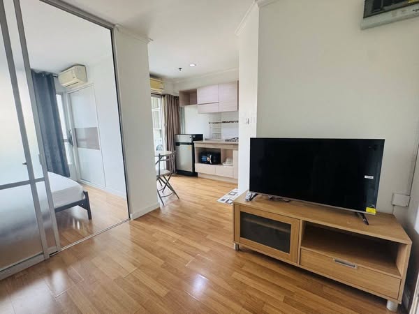 living room and room interior of Lumpini Place Rama 4 - Kluai Nam Thai