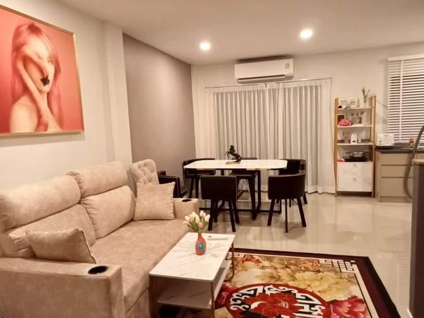 bedroom and living room of บ้านลุมพินี ทาวน์เพลส สุขุมวิท - ศรีนครินทร์ Lumpini Townplace Sukhumvit - Srinakarin