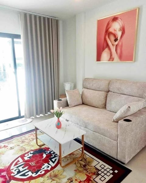 living room of บ้านลุมพินี ทาวน์เพลส สุขุมวิท - ศรีนครินทร์ Lumpini Townplace Sukhumvit - Srinakarin