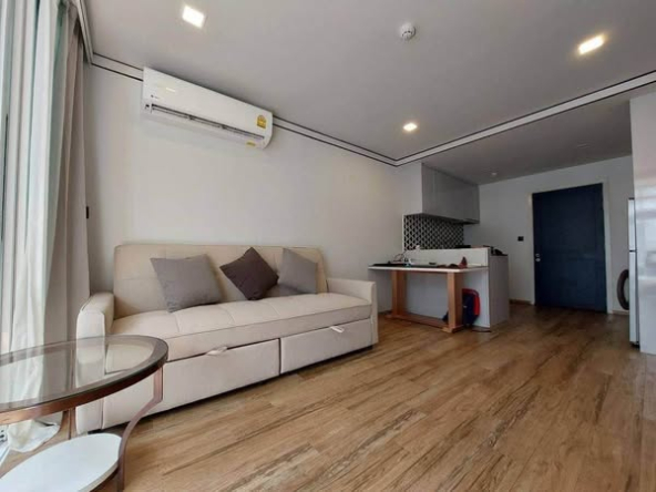bedroom and living room of Maestro 01 Sathorn-Yenakat