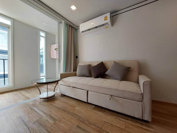 living room and bedroom of Maestro 01 Sathorn-Yenakat