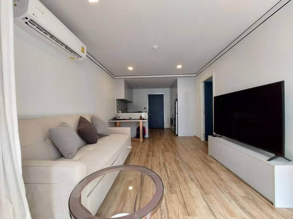 living room and bedroom of Maestro 01 Sathorn-Yenakat