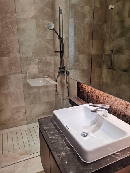 bathroom of Magnolias Ratchadamri Boulevard
