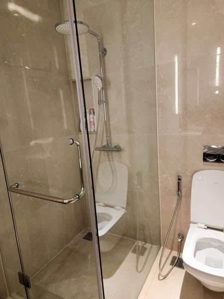 room interior and bathroom of Magnolias Waterfront Residences