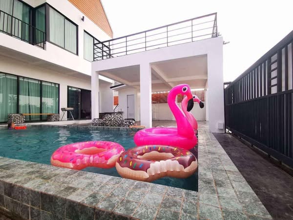 pool of บ้านพักพูลวิลล่า mickey house อัมพวา