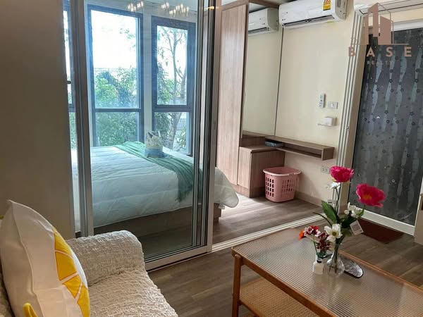 bedroom and room interior of Moniiq Sukhumvit 64