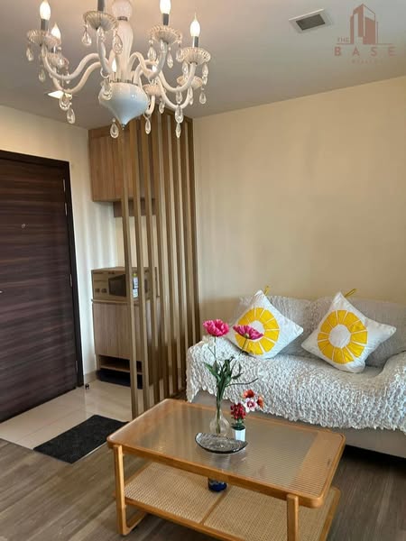 living room and bedroom of Moniiq Sukhumvit 64