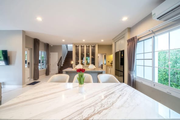 living room and kitchen of Nantawan Ramindra - Phahonyothin 50