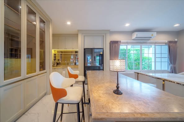 room interior and kitchen of Nantawan Ramindra - Phahonyothin 50