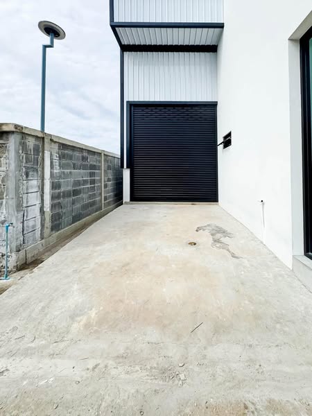 Nice Office and Warehouse
