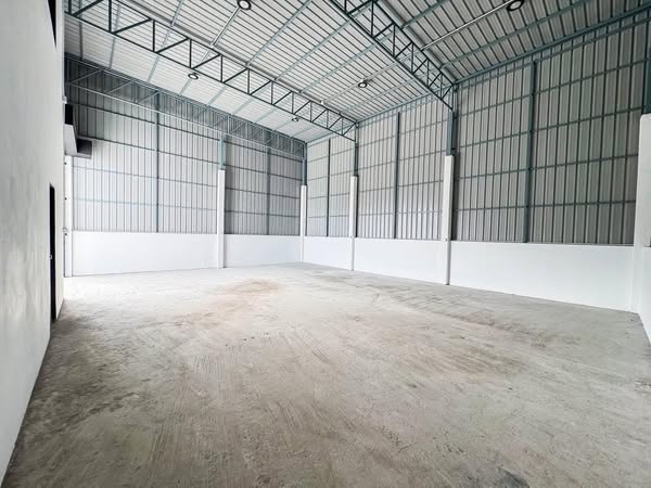 Nice Office and Warehouse