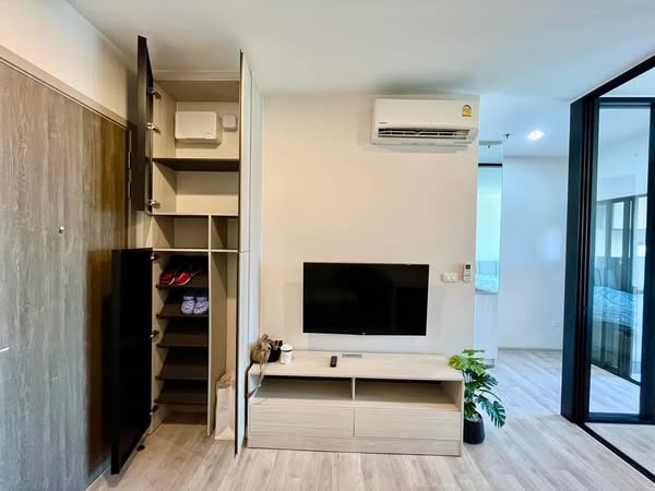 bedroom and room interior of นิช โมโน เมกะ สเปซ บางนา (Niche MONO Mega Space Bang Na)