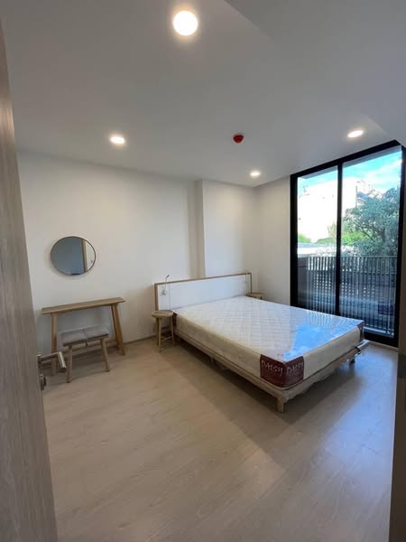 bedroom and room interior of Noble Ambience Sukhumvit 42