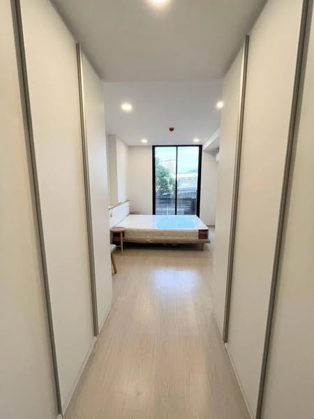 bedroom and room interior of Noble Ambience Sukhumvit 42