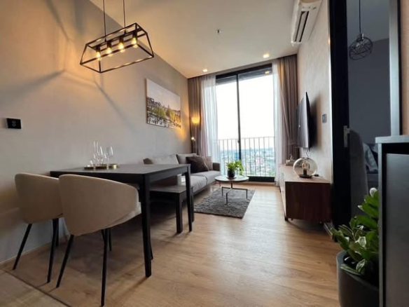 living room and room interior of Noble Around Ari