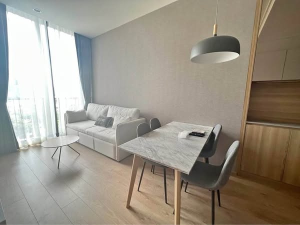 living room and room interior of Noble BE 19