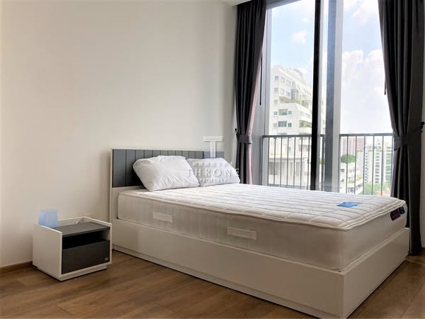 bedroom of Noble BE33