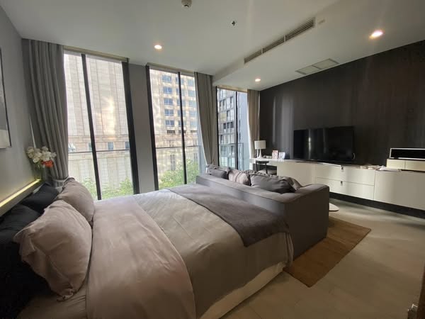 bedroom of Noble Ploenchit