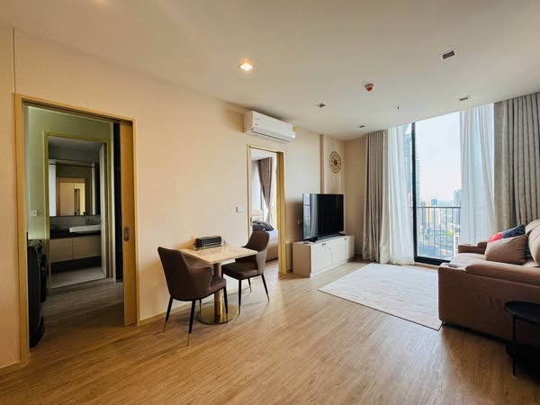 bedroom and living room of Noble State Sukhumvit 39