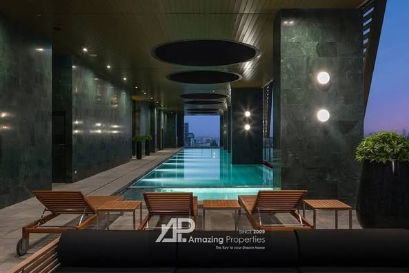 pool of Noble State Sukhumvit 39