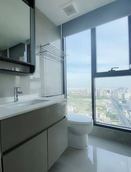bathroom of One9Five Asoke – Rama 9