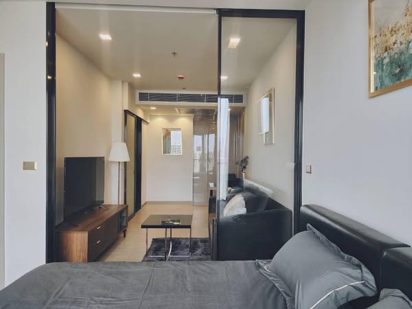 bedroom and room interior of One9Five Asoke – Rama 9