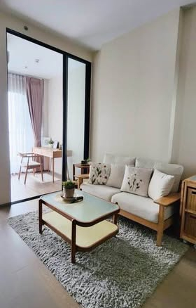 bedroom and living room of Park​ Origin​ Phaya Thai