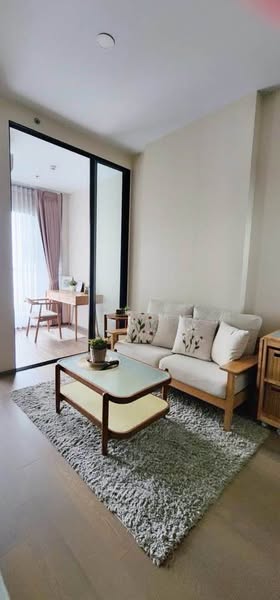 bedroom and living room of Park​ Origin​ Phaya Thai
