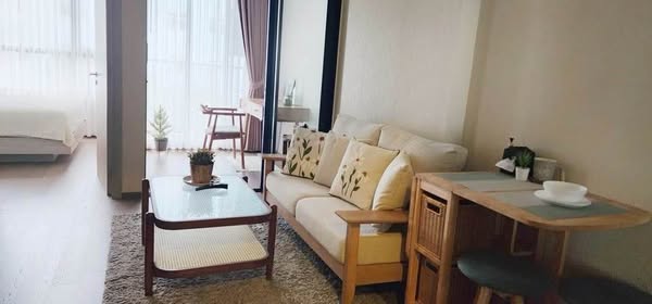 bedroom and living room and room interior of Park​ Origin​ Phaya Thai