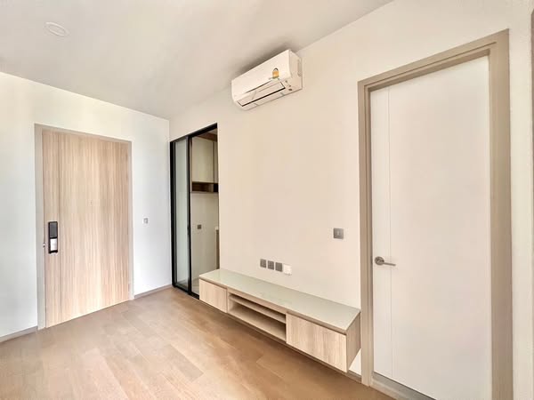 room interior of Park​ Origin​ Phaya Thai