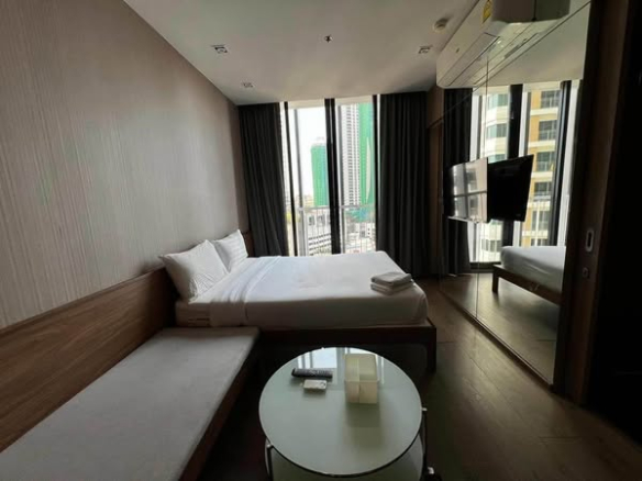 bedroom of Park Origin Phrom Phong