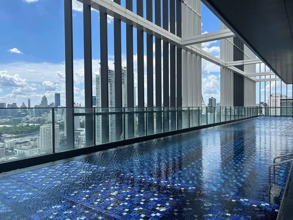 Park Origin Phrom Phong