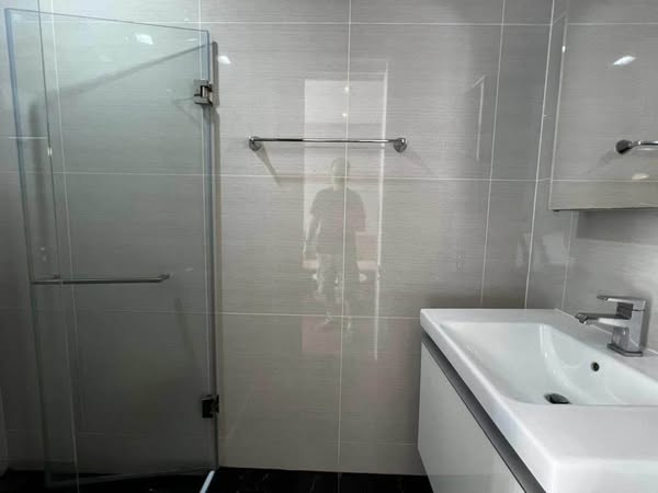 room interior and bathroom of Park Origin Phrom Phong