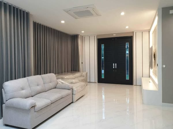 living room and room interior of Perfect Masterpiece Sukhumvit 77