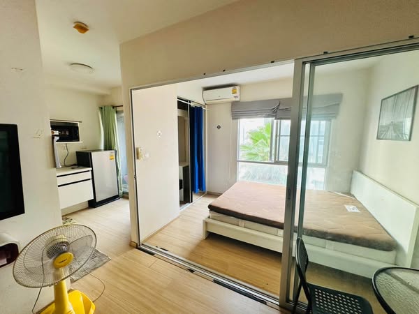 bedroom and room interior of Plum Condo Bang Yai Station.