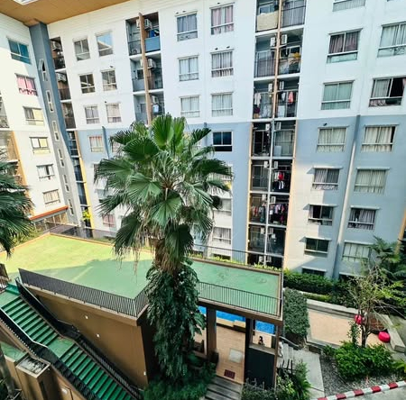 Plum Condo Bang Yai Station.