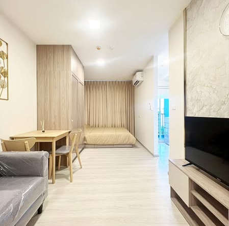 bedroom and living room of Plum Condo Sukhumvit 62