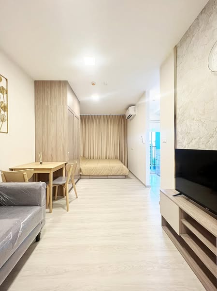 bedroom and living room of Plum Condo Sukhumvit 62