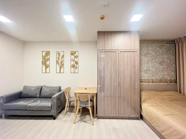 bedroom and room interior of Plum Condo Sukhumvit 62