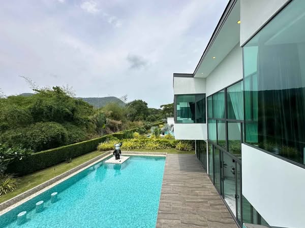 pool and room interior of บ้านพักพูลวิลล่า