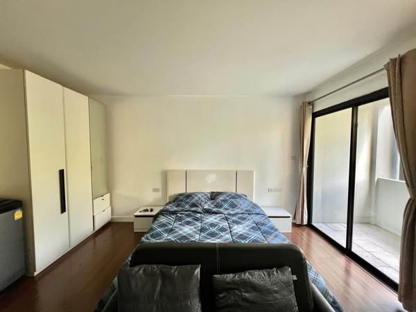 bedroom and room interior of Punna Oasis 1