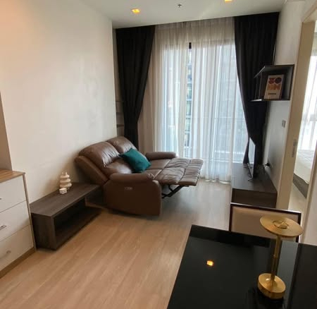living room and bedroom of Quinn Ratchada 17