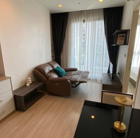 living room and bedroom of Quinn Ratchada 17