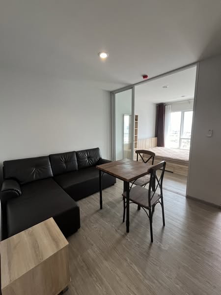bedroom and living room of Regent Home Bangson 28