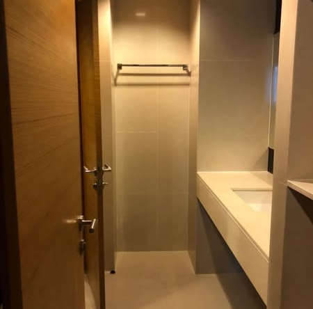 room interior and bathroom of RHYTHM Ratchada-Huaykwang