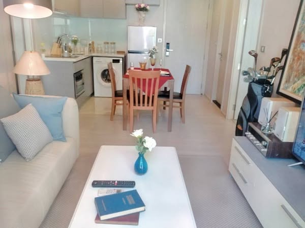 living room of Rhythm Sukhumvit 36-38