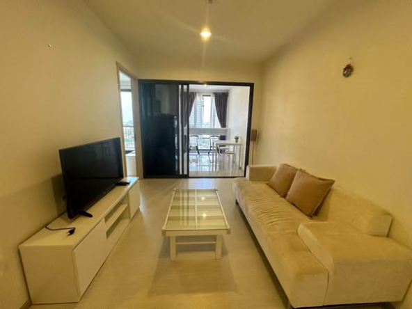 bedroom and living room of Rhythm Sukhumvit 42