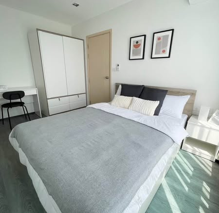 bedroom of Rich Park Triple Station